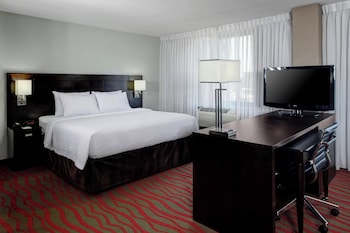 Room, 1 King Bed, Hearing Accessible (Accessible Bathtub)