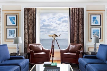 Suite, 1 King Bed (Constitution Suite)