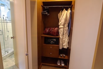 Superior Room, 1 Queen Bed
