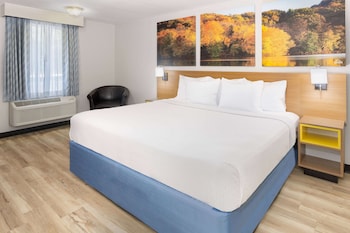 Standard Room, 1 King Bed, Smoking