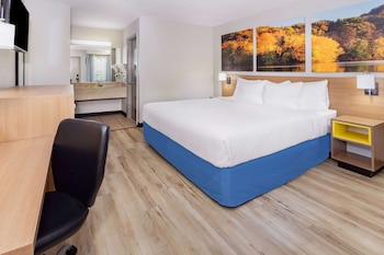 Standard Room, 1 King Bed, Non Smoking