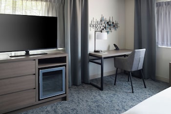 Room, 1 King Bed with Sofa bed, Smoking, Corner