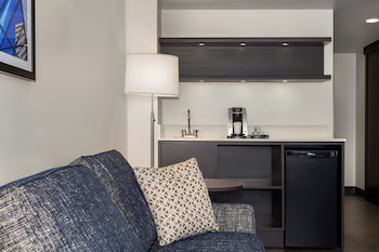 Suite, 1 King Bed, City View