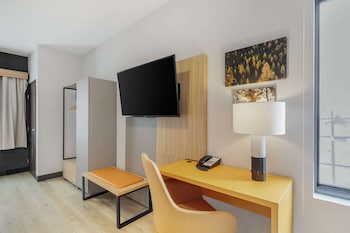 Suite, 1 King Bed, Non Smoking