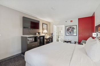 Room, 1 Queen Bed, Accessible, Non Smoking (Roll-In Shower)
