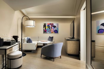 Premium Studio Suite, 1 King Bed, Bay View (Hearing Accessible)