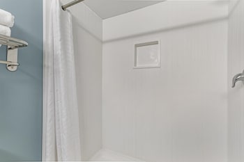 Standard Room, Multiple Beds, Non Smoking, Balcony (Shower Only)