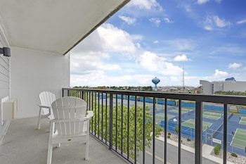 Standard Room, 1 King Bed, Accessible, Balcony (Walk-in Shower;with Sofabed)