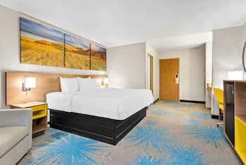 Standard Room, 1 Queen Bed