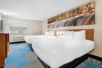 Suite, 2 Queen Beds, Non Smoking