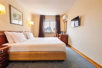 Twin Room (with Extra Bed)