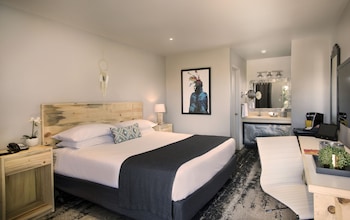 Standard Room, 1 King Bed (Traditional King Room)