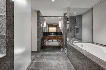 Executive Suite, 2 Twin Beds