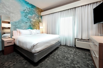 Room, 1 King Bed, Balcony (Mobility/Hearing Access, Roll-in Shwr)