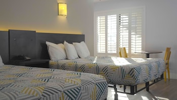 Deluxe Room, 2 Queen Beds, Non Smoking, Refrigerator