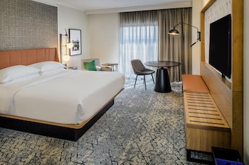Room, 1 King Bed (Mobility Accessible, Tub)