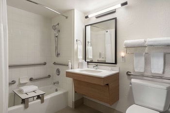 Room, 1 King Bed, Accessible, Bathtub (Mobility & Hearing)