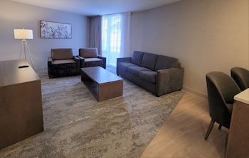 Suite, 1 King Bed, Non Smoking, Jetted Tub (Living Room;with Sofabed)