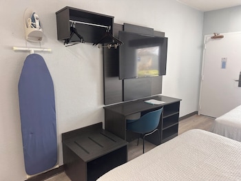 2 Full Beds | Non-Smoking, Kitchen
