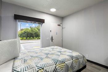 1 King Bed | Mobil Acc RI Shwr Suite Nsmk