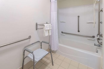 1 Full Bed | ADA/Tub/Non-Smoking/Kitchen