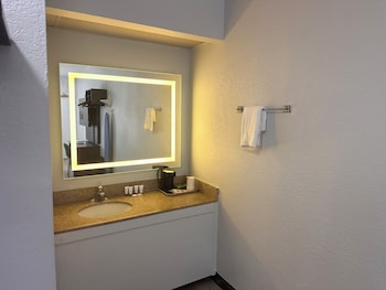 2 Full Beds | Non-Smoking, Kitchen