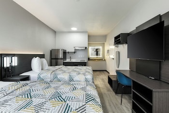 2 Full Beds | Non-Smoking, Kitchen