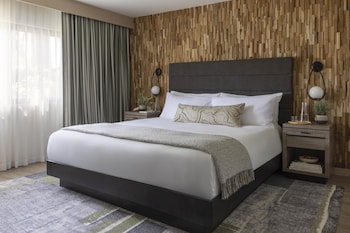 Suite, 1 King Bed (Redwood Lawn, Vintage)