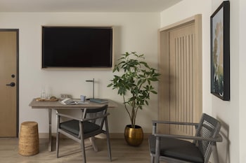 Room, 2 Queen Beds, Accessible (Mobility, Roll-In Shower)