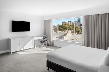 Suite, 1 King Bed, City View