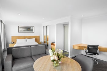 Junior Suite, 1 King Bed with Sofa bed, Harbor View