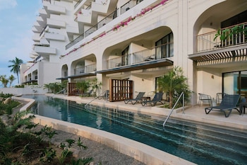 Room, 2 Double Beds, Pool View