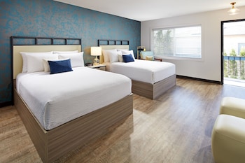 Deluxe Room, 2 Queen Beds (Newly Remodeled)