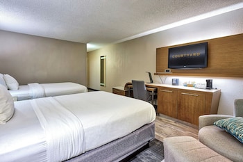 Room, 2 Queen Beds (Mobility/Hearing Accessible, Tub)
