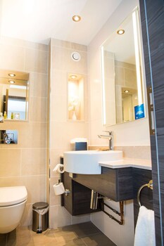 Executive Room, 1 Double Bed, Non Smoking (Walk-in Shower)