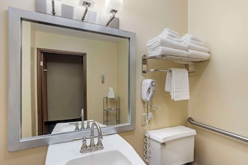 Standard Room, 2 Queen Beds, Accessible, Bathtub