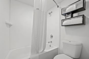Deluxe Room, 1 King Bed, Non Smoking