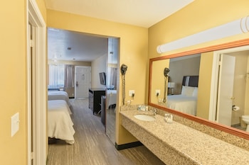 Standard Quadruple Room, 2 Queen Beds, Accessible, Non Smoking