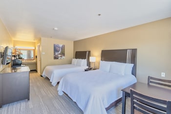 Deluxe Quadruple Room, 2 Queen Beds, Non Smoking