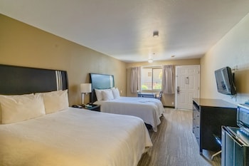 Standard Quadruple Room, 2 Queen Beds, Accessible, Non Smoking