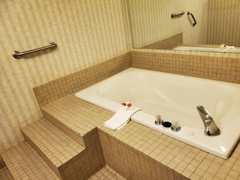 Suite, 1 King Bed, Jetted Tub