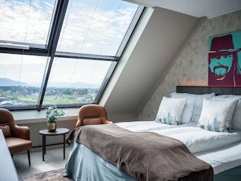 Suite, 1 King Bed, Non Smoking