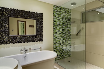 Room, 1 Queen Bed (River View)