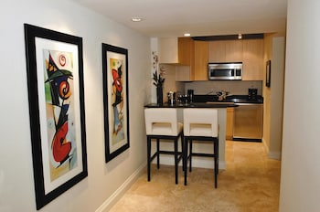 Premium Suite, 2 Bedroom, 1 King and 2 Queen Beds, Intracoastal view