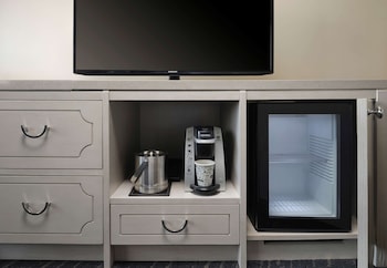 Room, 1 King Bed, Accessible (Roll-In Shower)