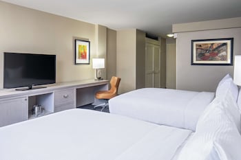 Room, 2 Queen Beds, Accessible (Mobility & Hearing, Roll-in Shower)
