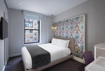 Room, 1 Queen Bed (Bronze)