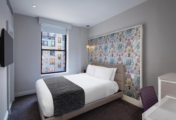 Room, 1 Queen Bed (Bronze)