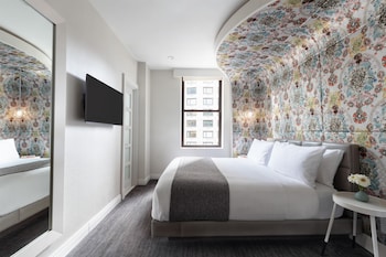 Room, 1 King Bed (Bronze)