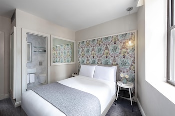 Room, 1 Queen Bed (Bronze)